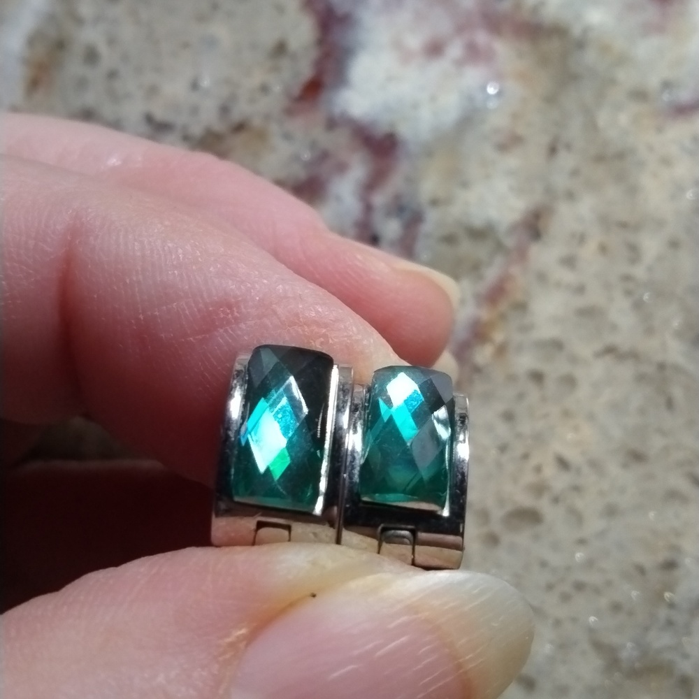 Tong Guan Earrings
